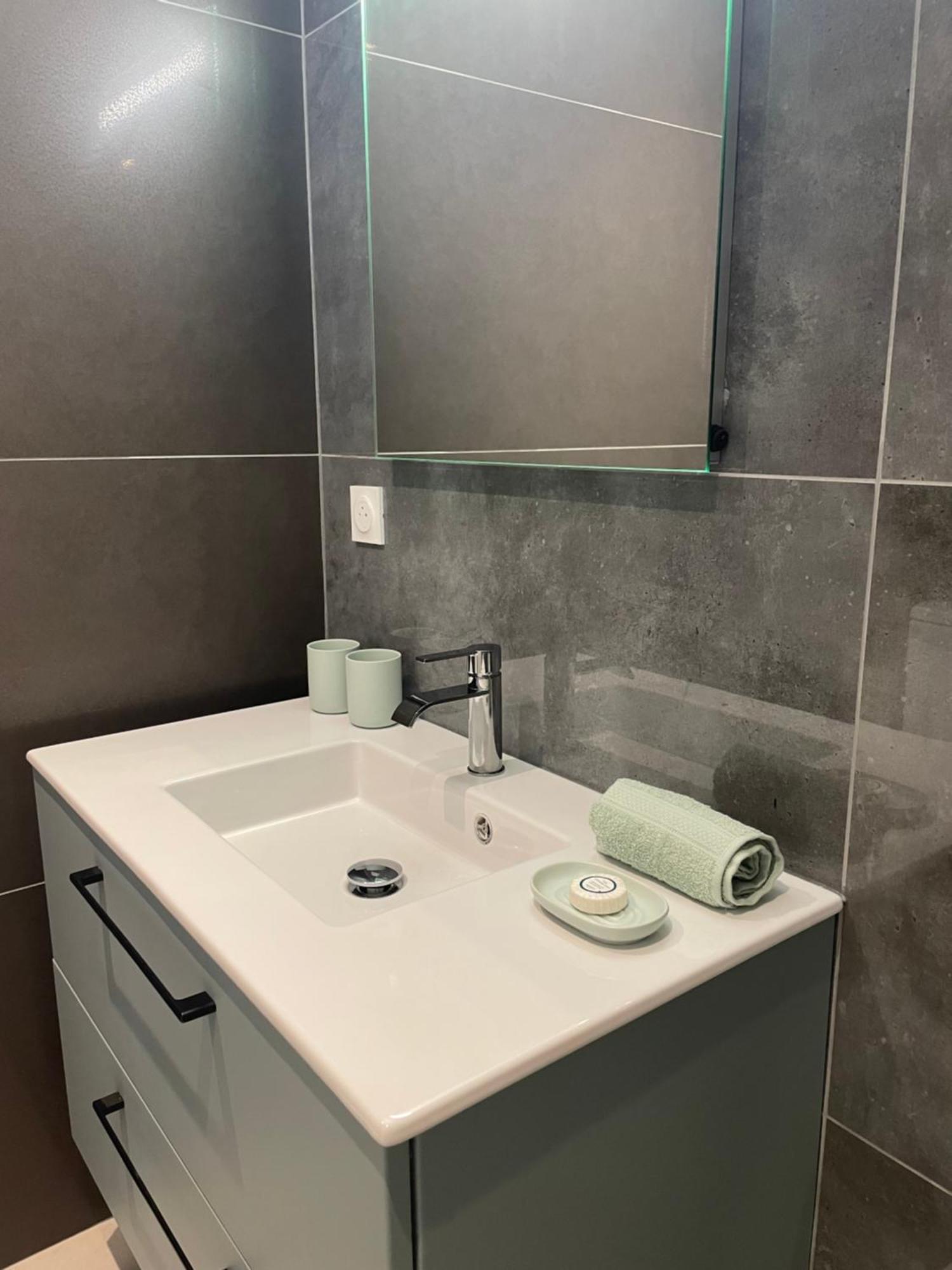 L'Entre Deux M Apartment Saint-Loubes ภายนอก รูปภาพ