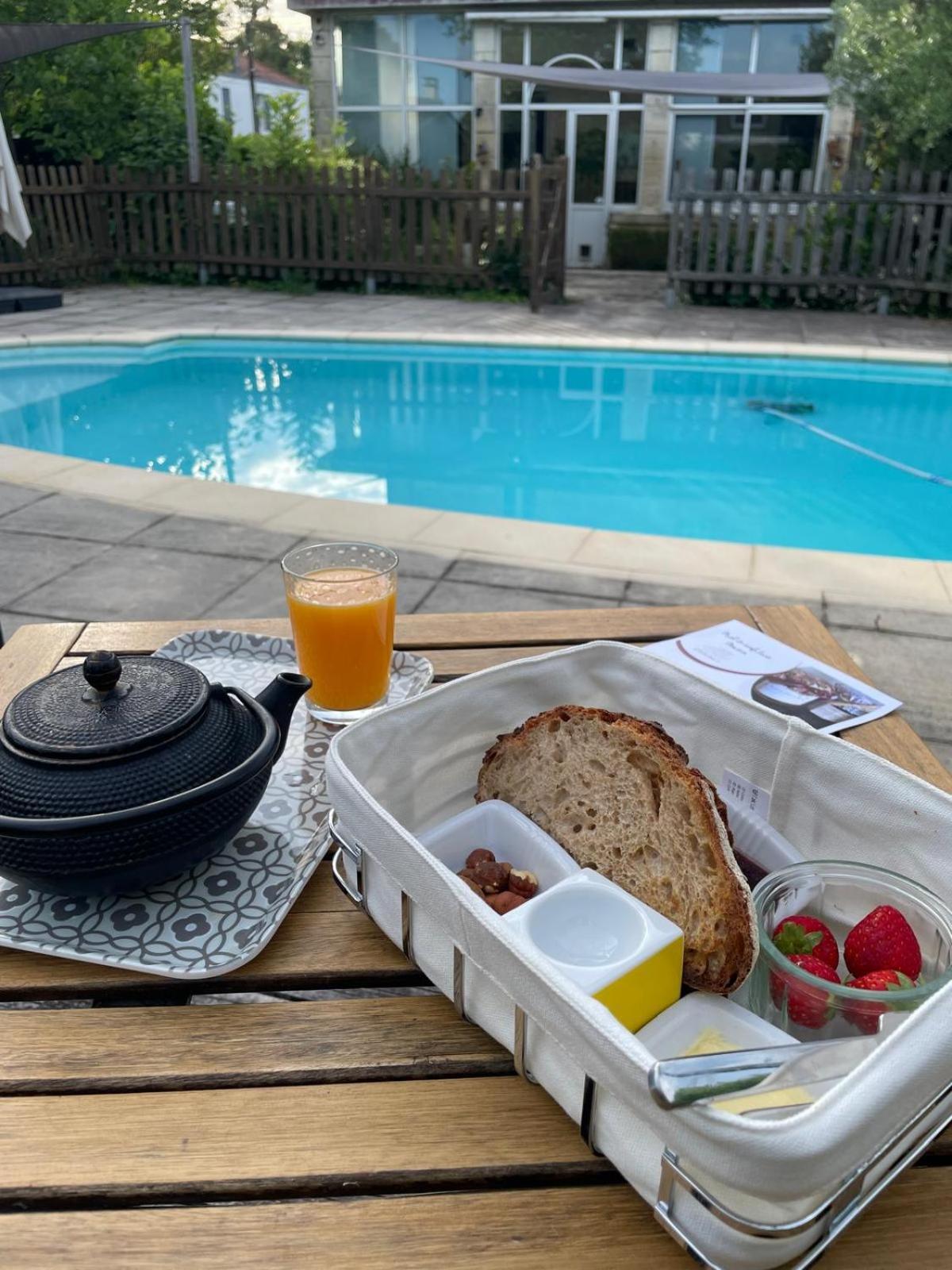 L'Entre Deux M Apartment Saint-Loubes ภายนอก รูปภาพ